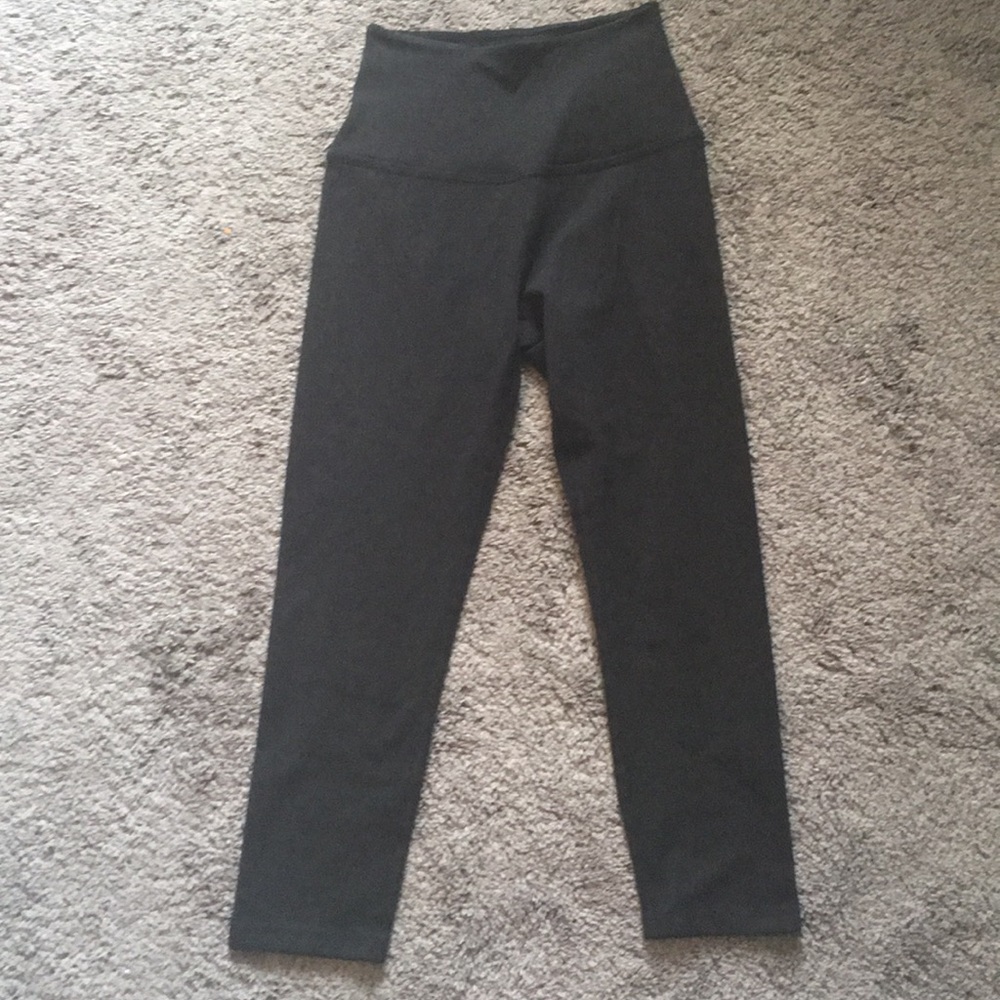 Beyond Yoga high waisted black Capri S